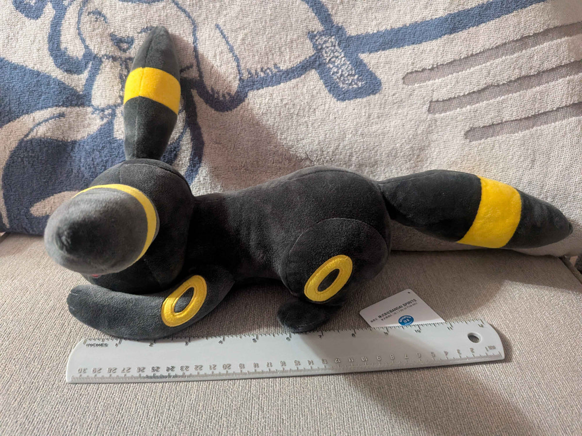 Pokémon Banpresto Umbreon Laying Plush